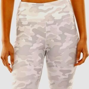 NWT AVIA Cropped Gray and White Camo Leggings size XXL